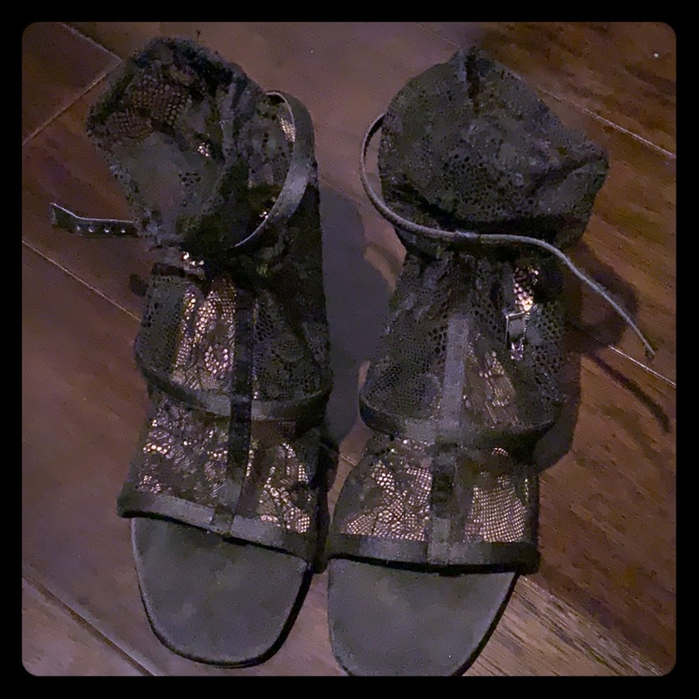 Black heel sandal
